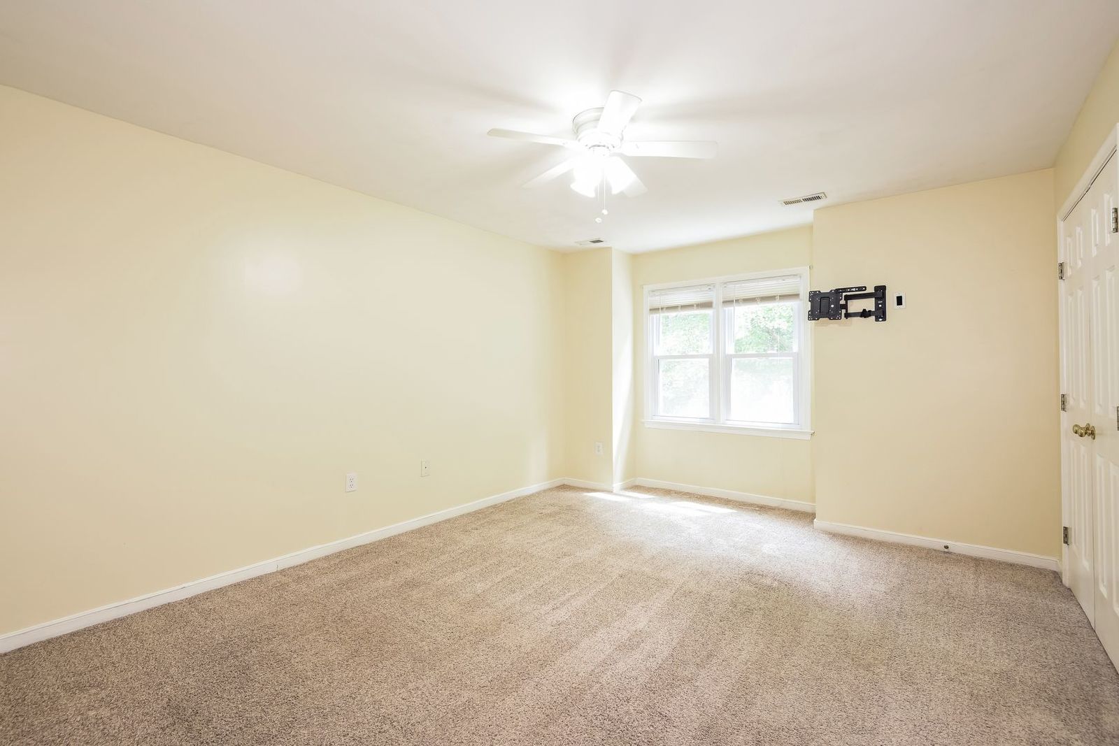 Tucked away, yet close to everything! property image