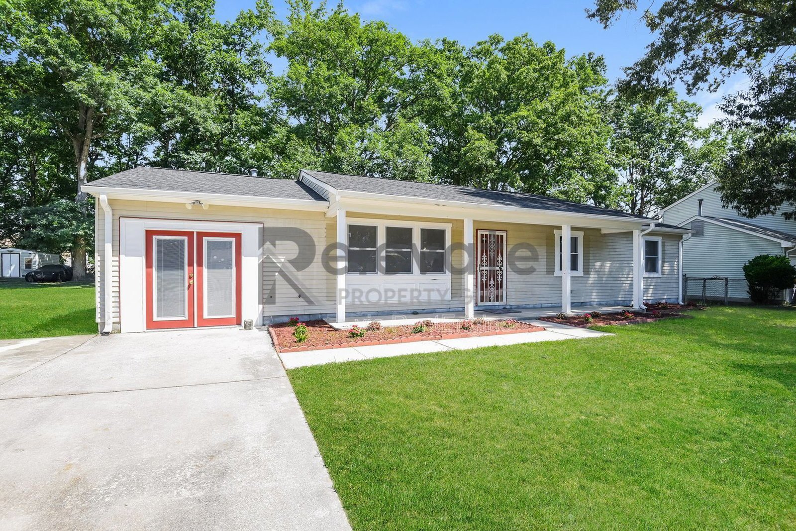 Comfortable living in a convenient Petersburg location. property image