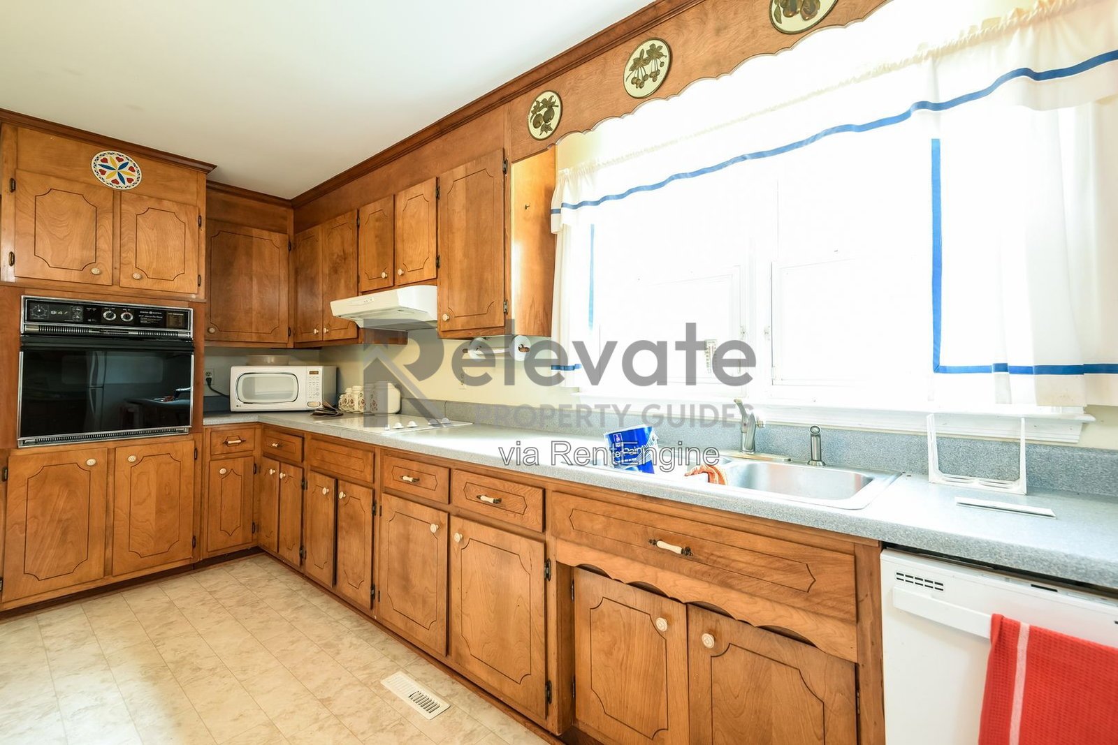 Fantastic Home with Huge Attached Garage property image