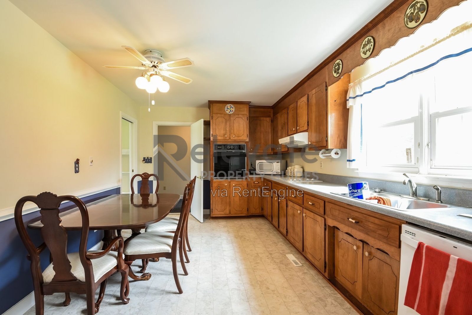 Fantastic Home with Huge Attached Garage property image