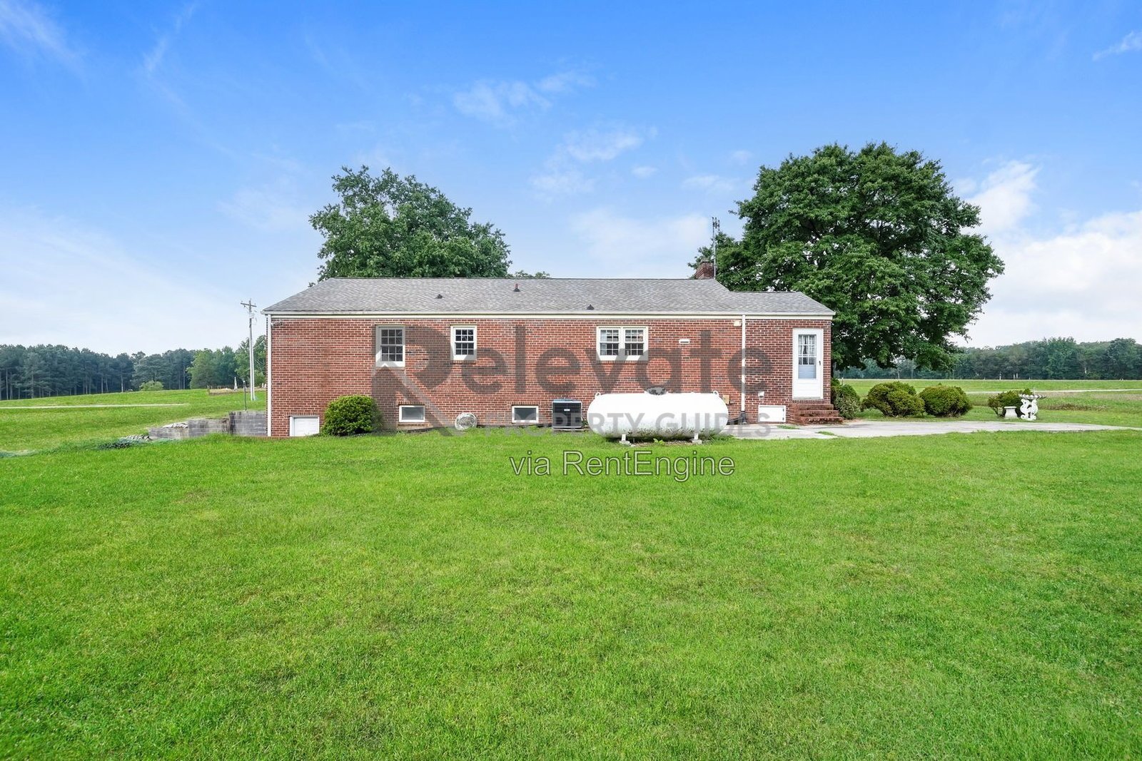 Fantastic Home with Huge Attached Garage property image