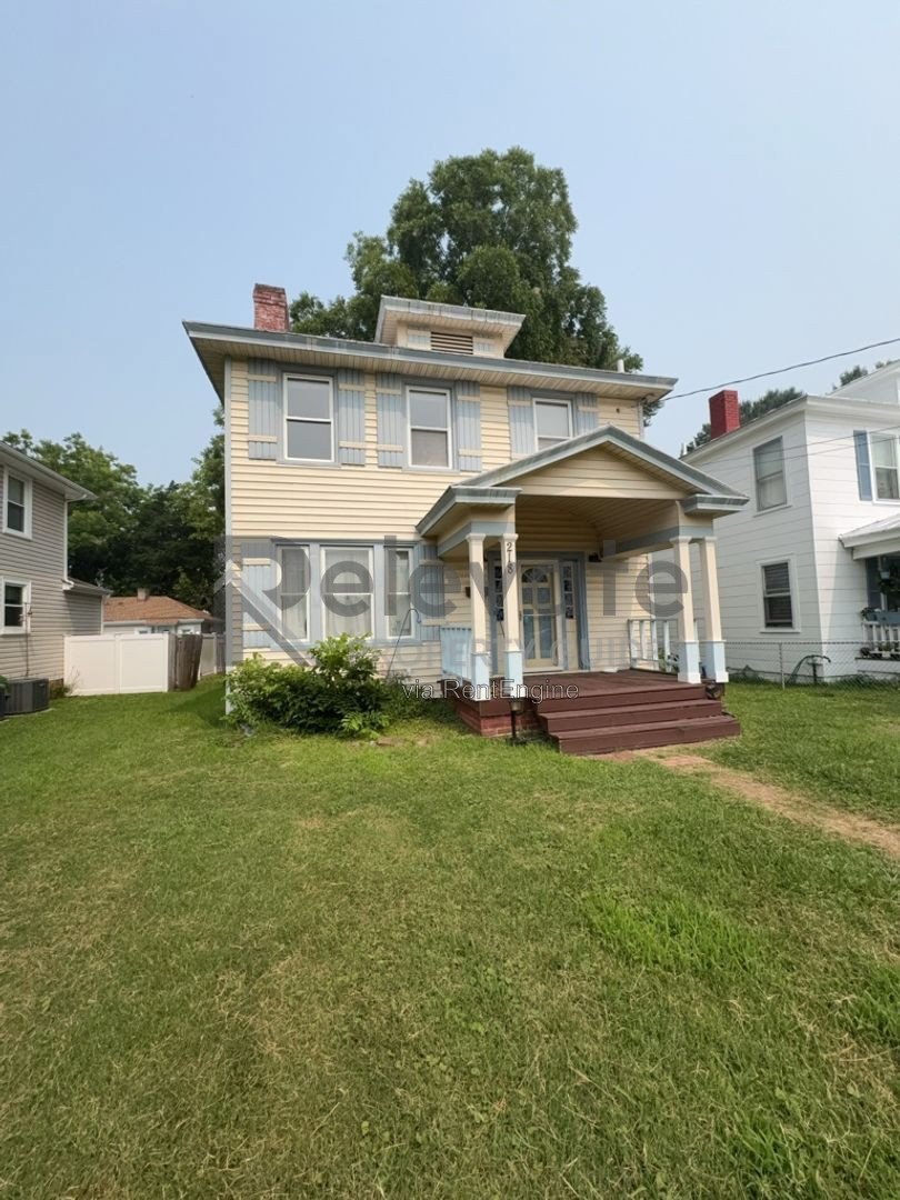 Comfort, Charm, and Convenience in Colonial Heights! property image