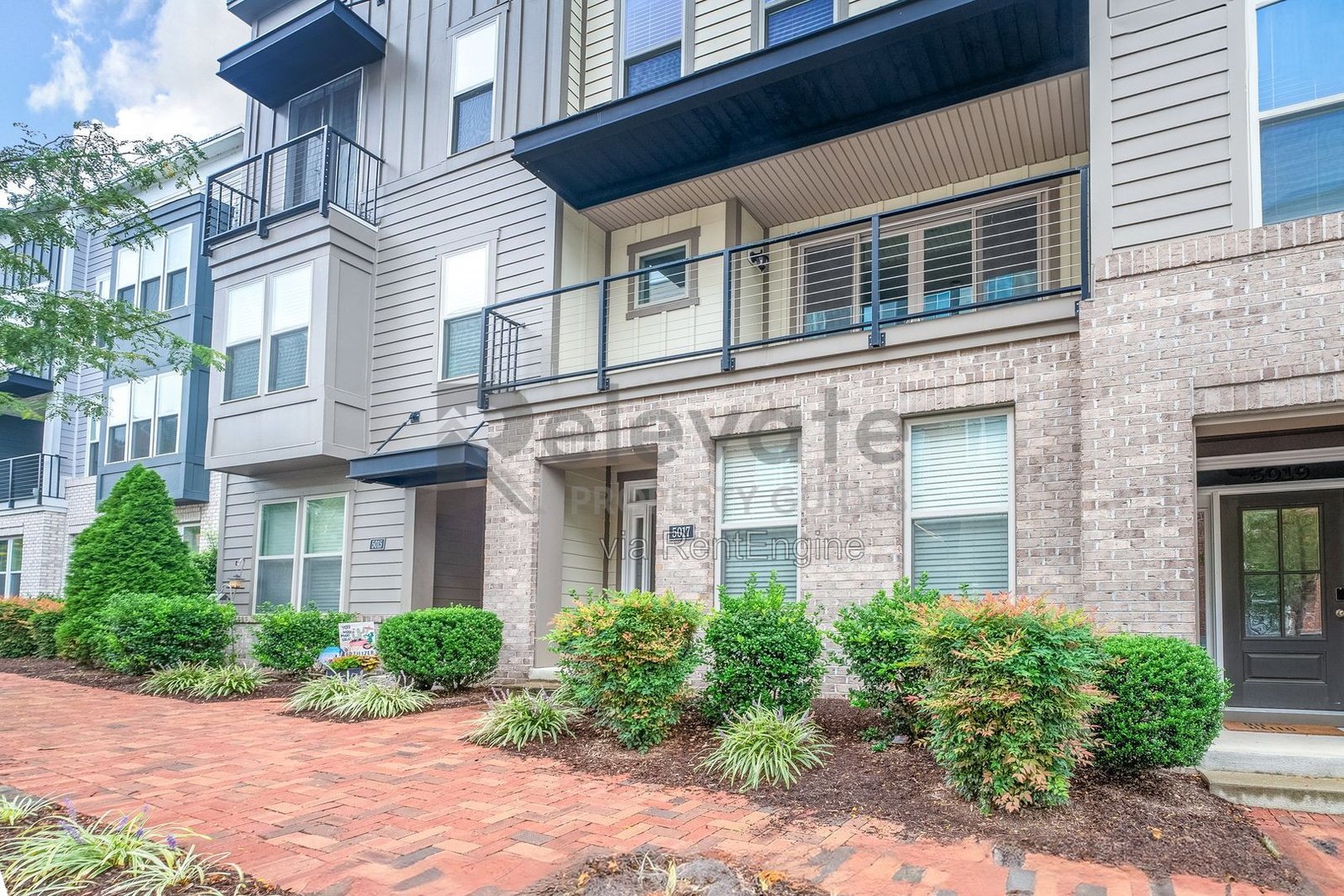 Modern Comfort Meets Rooftop Living in the Heart of Rocketts Landing! property image