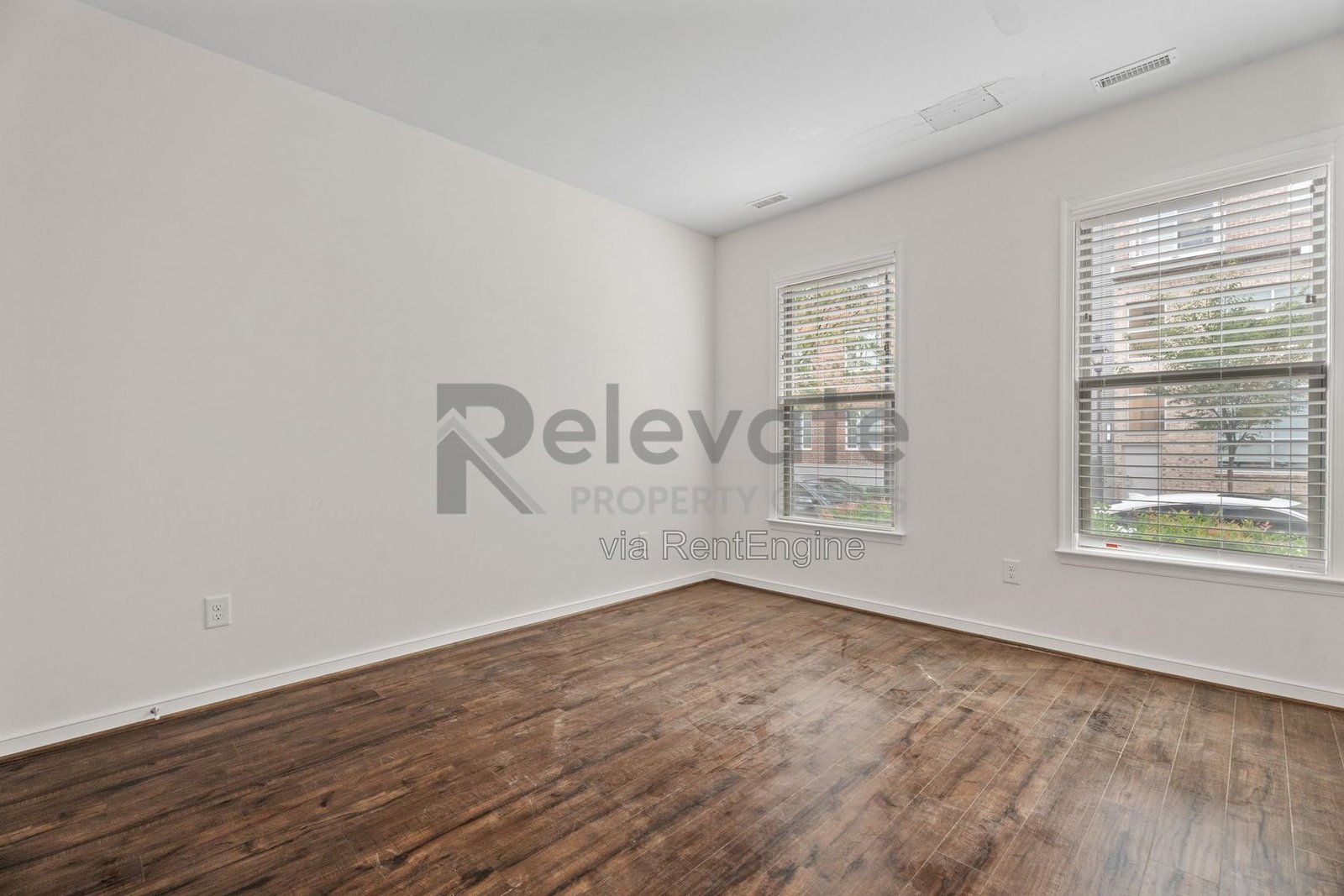 Modern Comfort Meets Rooftop Living in the Heart of Rocketts Landing! property image