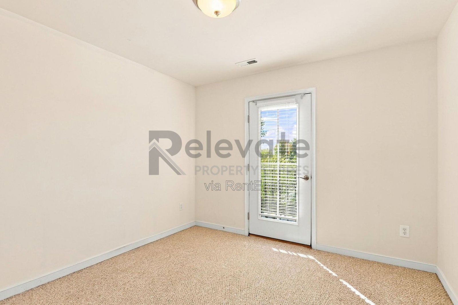 Spacious 4-Bedroom Townhome in Richmond's Fan District property image