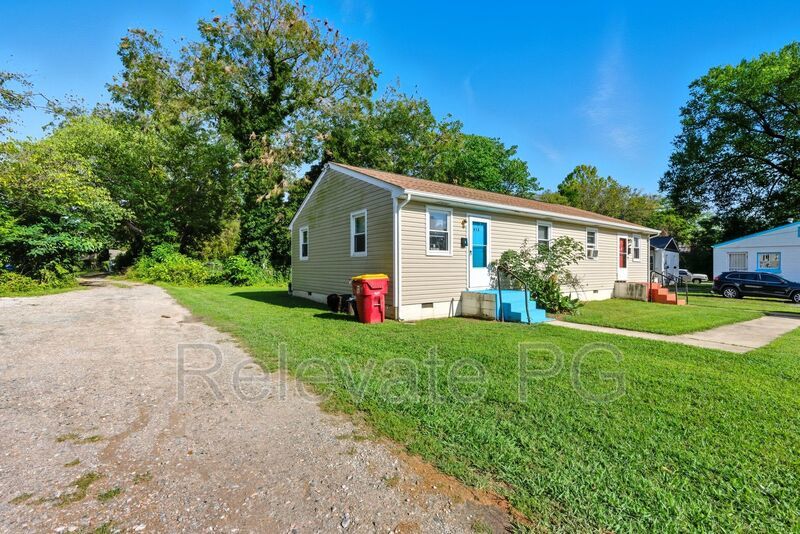 Charming 2‑Bed / 1‑Bath Home in Petersburg property image