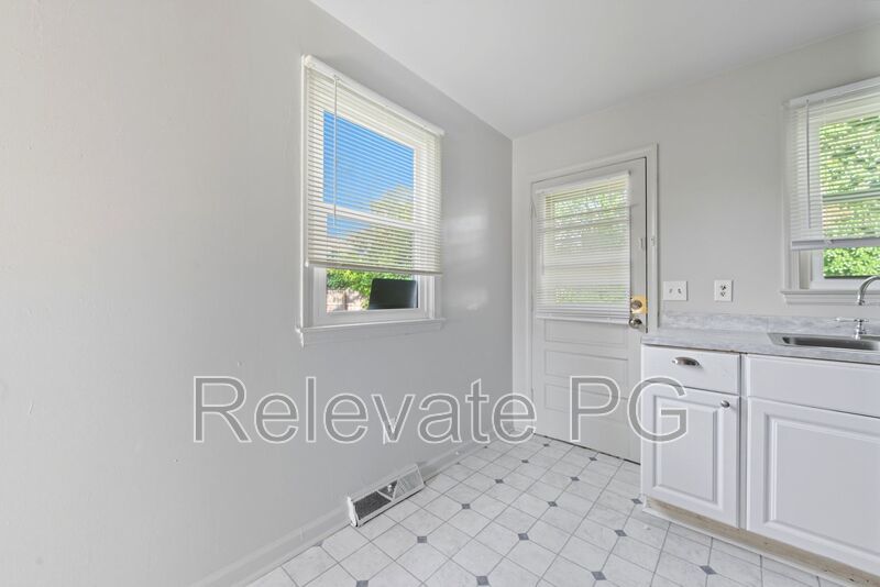 Charming 2‑Bed / 1‑Bath Home in Petersburg property image