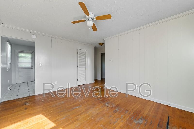 Charming 2‑Bed / 1‑Bath Home in Petersburg property image