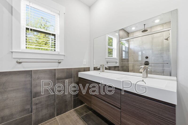 Modern comfort meets historic Church Hill charm! property image