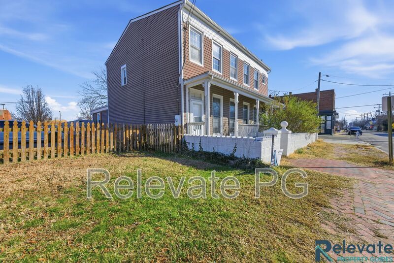 Urban convenience with neighborhood charm! property image