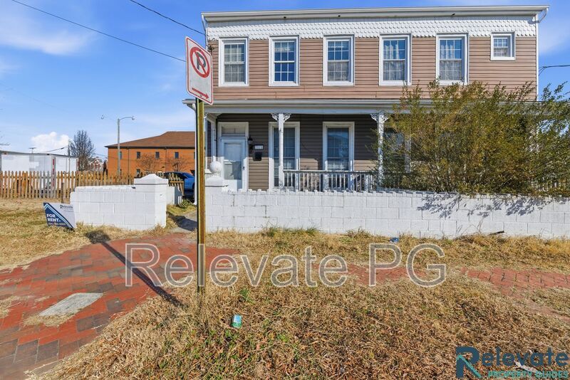 Urban convenience with neighborhood charm! property image