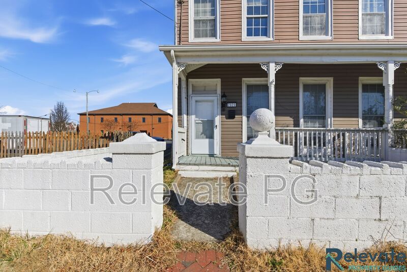 Urban convenience with neighborhood charm! property image