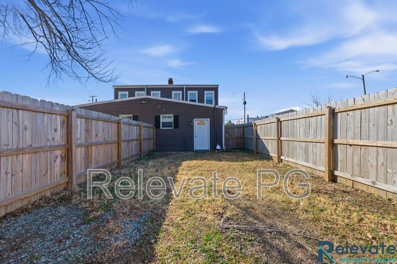 Urban convenience with neighborhood charm! property image