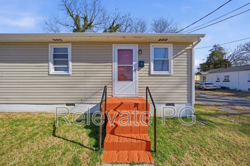 Comfortable living in a convenient Petersburg location! property image