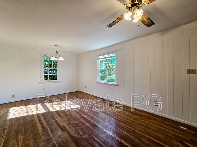 Comfortable living in a quiet convenient location! property image