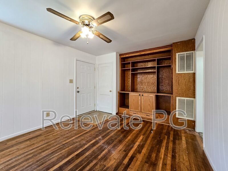 Comfortable living in a quiet convenient location! property image