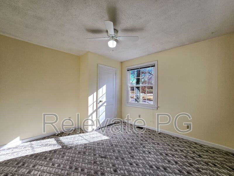 Comfortable living in a quiet convenient location! property image