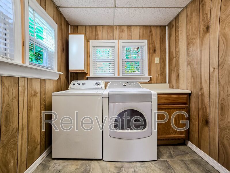 Comfortable living in a quiet convenient location! property image