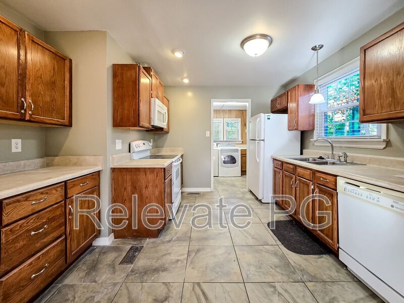 Comfortable living in a quiet convenient location! property image