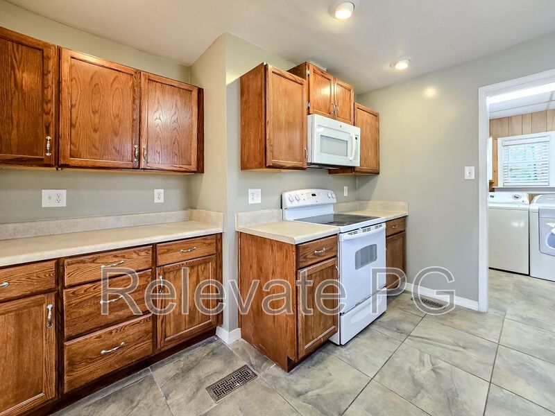 Comfortable living in a quiet convenient location! property image