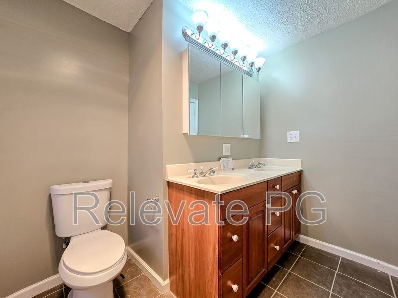 Comfortable living in a quiet convenient location! property image