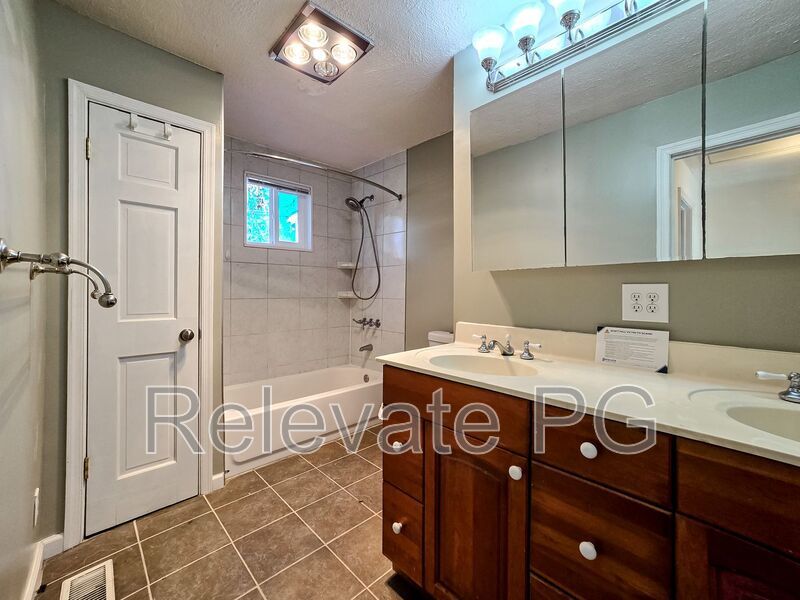 Comfortable living in a quiet convenient location! property image