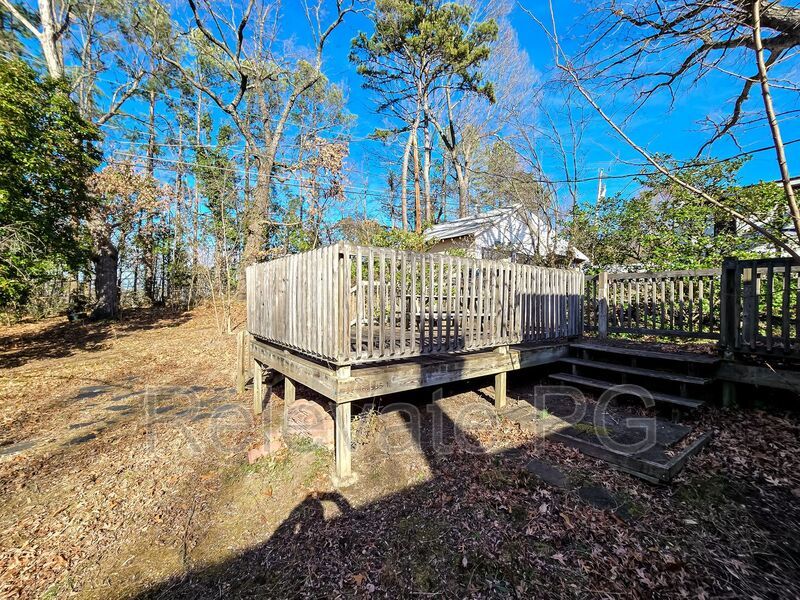 Comfortable living in a quiet convenient location! property image