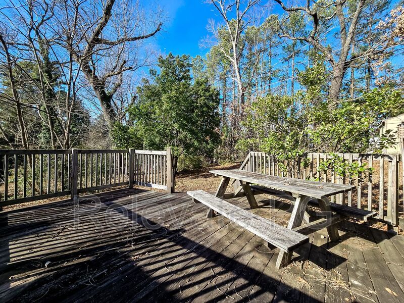 Comfortable living in a quiet convenient location! property image