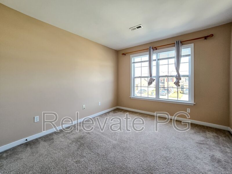 Spacious living in a prime Glen Allen location! property image