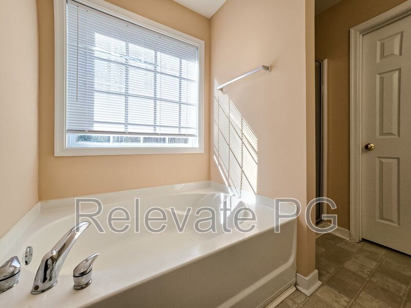 Spacious living in a prime Glen Allen location! property image