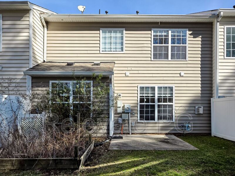 Spacious living in a prime Glen Allen location! property image